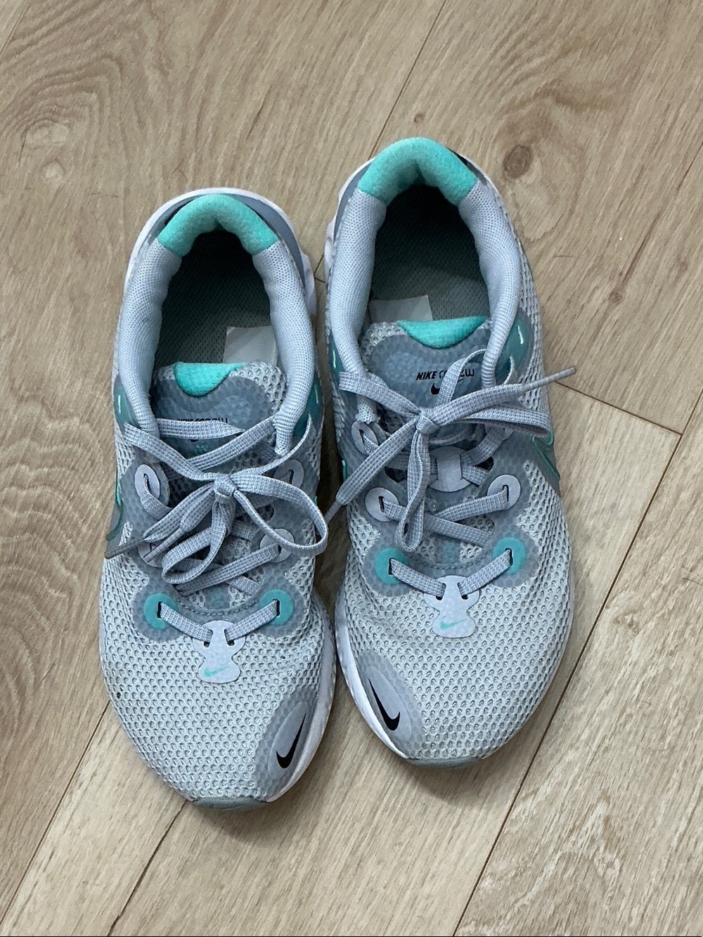Nike Light Gray and Teal Mesh Running Sneakers - Picture 2 of 5